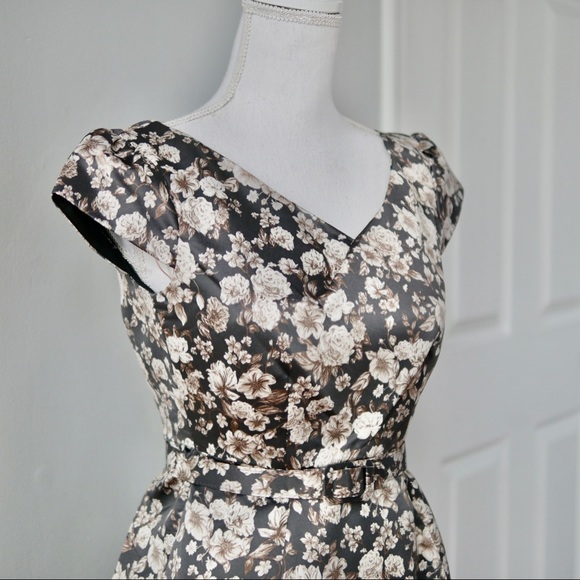 NWT Gal Meets Glam Floral Print Dress - Picture 4 of 9
